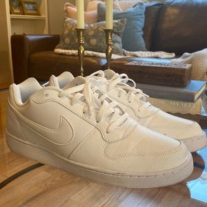 White Nike ‘Ebernon’ sneakers size 11